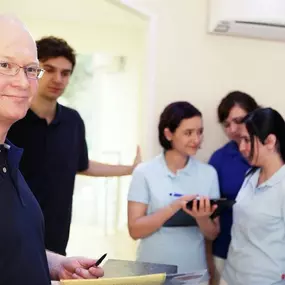 Zahnarztpraxis Michael Kneissl | München Neuhausen-Nymphenburg | Zahnarzt Michael Kneissl und Team