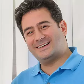 Zahnarzt Nürnberg | Taromi und Modami | Shahnam Modami Master of Science Orale Chirurgie / Implantologie (MSc)