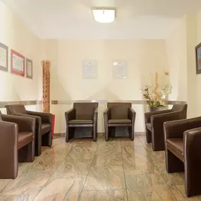 Zahnarzt Nürnberg | Taromi und Modami | Wartebereich