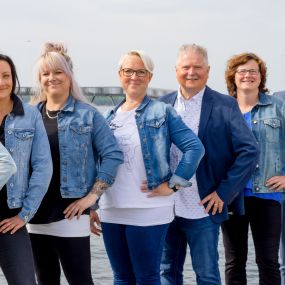 Teamfoto - AXA Versicherung Tänzer & Tänzer oHG - Kfz Versicherung in  Dresden