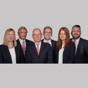 Teamfoto - AXA Versicherungen Claus Decker - Kfz Versicherung in Zülpich