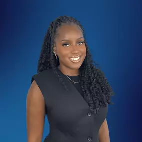 Aissatou Diallo - AXA Versicherungen Claus Decker - Kfz Versicherung in  Euskirchen