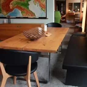 Esstische mit Einlegeplatten und wunderbarer Technik