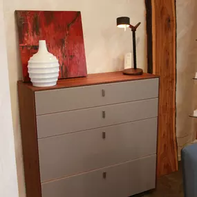 Dielenmöbel, Anrichten, Vitrinen, Kommoden, und vieles bei uns in der Ausstellung