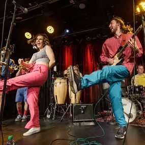 The MOG Collective @ Jazzclub Karlsruhe
Jazz ist alt, Jazz ist neu, Jazz ist Vielfalt, Jazz ist für Alle – Unser Programm zeigt den Jazz in all seinen Spielarten: Traditionelles neben Innovativem, Grenzgänger neben Weltstars der Szene und Nachwuchskünstlern aus der Region. Unser Engagement gilt einer starken, gesunden und vielfältigen Musikszene, einer musikbegeisterten und motivierten Jugend sowie dem Ziel, Karlsruhes Kulturangebot um hochwertige Konzerte zu bereichern und unserem Publikum den 