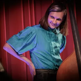 Kapelle17 steht für energiegeladenen Jazz mit frischen Grooves und dynamischer Bühnenpräsenz – eine Formation, die Tradition und Moderne gekonnt verbindet.