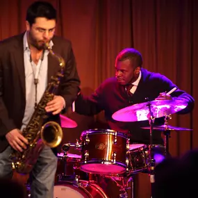 Jazz ist alt, Jazz ist neu, Jazz ist Vielfalt, Jazz ist für Alle – Unser Programm zeigt den Jazz in all seinen Spielarten: Traditionelles neben Innovativem, Grenzgänger neben Weltstars der Szene und Nachwuchskünstlern aus der Region. Unser Engagement gilt einer starken, gesunden und vielfältigen Musikszene, einer musikbegeisterten und motivierten Jugend sowie dem Ziel, Karlsruhes Kulturangebot um hochwertige Konzerte zu bereichern und unserem Publikum den besonderen Jazzmoment zu ermöglichen. Ja