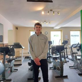 Ihr Fitnessstudio in Bad Grönenbach mit Fokus auf gerätegestütztem Krafttraining und Gesundheit. Unser chipkartengesteuerten Milon Zirkel, unser Beweglichkeitstrainingsbereich oder unsere Wassermassageliege – für jede Generation und jedes Trainingsziel ist etwas dabei. Wir kümmern uns um ihre Rückenschmerzen, Fettabbau oder Muskelaufbau, also das richtige Abnehmen.