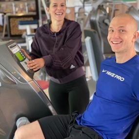 Ihr Fitnessstudio in Bad Grönenbach mit Fokus auf gerätegestütztem Krafttraining und Gesundheit. Unser chipkartengesteuerten Milon Zirkel, unser Beweglichkeitstrainingsbereich oder unsere Wassermassageliege – für jede Generation und jedes Trainingsziel ist etwas dabei. Wir kümmern uns um ihre Rückenschmerzen, Fettabbau oder Muskelaufbau, also das richtige Abnehmen.