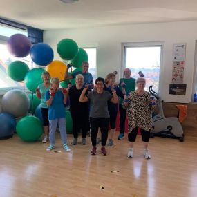 Ihr Fitnessstudio in Bad Grönenbach mit Fokus auf gerätegestütztem Krafttraining und Gesundheit. Unser chipkartengesteuerten Milon Zirkel, unser Beweglichkeitstrainingsbereich oder unsere Wassermassageliege – für jede Generation und jedes Trainingsziel ist etwas dabei. Wir kümmern uns um ihre Rückenschmerzen, Fettabbau oder Muskelaufbau, also das richtige Abnehmen.