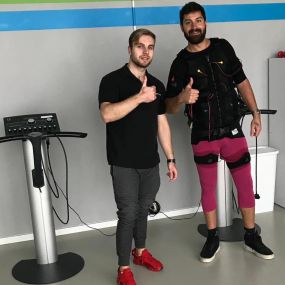 Ihr Fitnessstudio in München Nord mit Fokus auf gerätegestütztem Krafttraining und Gesundheit. Unser chipkartengesteuerter Zirkel, unser Beweglichkeitstrainingsbereich oder unsere Wassermassageliege – für jede Generation und jedes Trainingsziel ist etwas dabei.