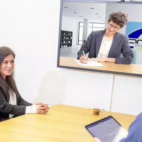 Als Digital Business Partner beraten und begleiten wir unsere Mandanten nahbar und nachhaltig. Wir sind greifbar und erreichbar, als Kanzlei etabliert und als Digitale Pioniere auf dem Weg in die Zukunft. Unsere Vision: Digitalisierung in allen Bereichen – ohne Papier, Drucker und Scanner.