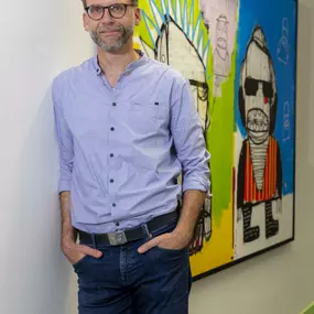 Tobias Aurich Steuerberater Karlsruhe - In unserer Kanzlei mit mehreren Standorten arbeiten Steuerberater und Fachangestellte gemeinschaftlich und auf Augenhöhe, gehen respektvoll miteinander um und bündeln Kompetenzen. Die Zusammenarbeit im Team als auch mit unseren Mandanten ist harmonisch und vertrauensvoll, wir bieten einen geschützten Raum für vertrauliche Gespräche und nehmen Datenschutz sehr ernst. Ein enger und steter Kontakt mit unseren Klienten ist für uns und unsere Arbeit essenziell 