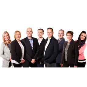 Teamfoto - AXA Versicherung Hecht & Schnak OHG - Kfz Versicherung in  Neubrandenburg