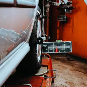 Bild von Lämmi’s Schraubstation KFZ-Werkstatt - Getriebespülung & Reifenverkauf