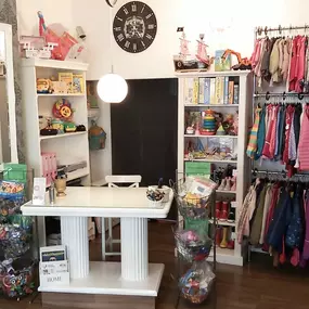 Bild von Two Hands for Kids I Kindermode Köln | Neu & Second Hand