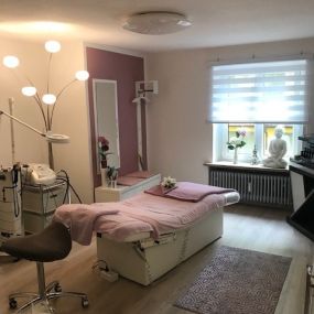 Pflege für die Haut - Kosmetikstudio Helga München