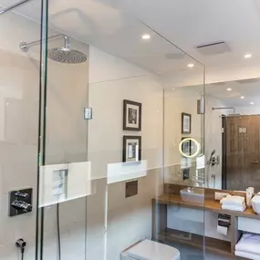 Suite bath