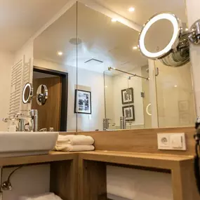 Suite bath