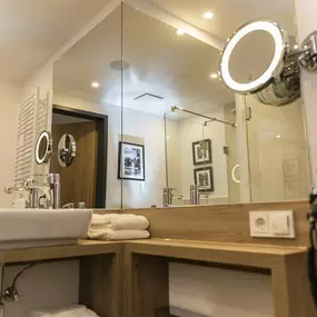 Suite bathroom