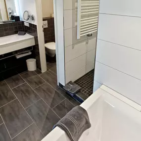 Guest room bath