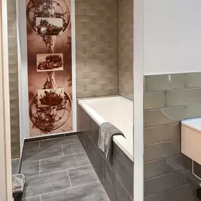 Guest room bath