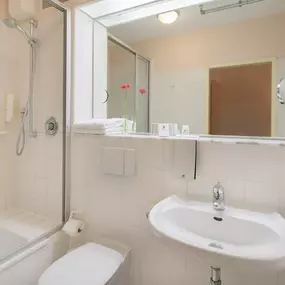 Guest room bath