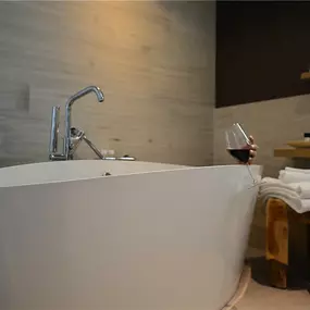 Guest room bath