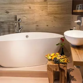 Guest room bath