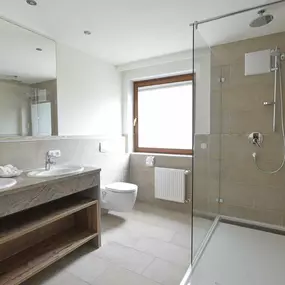 Deluxe studio bathroom