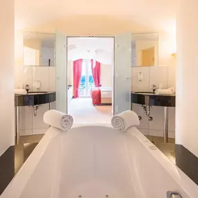 Suite Bathroom