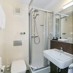 Guest room bath