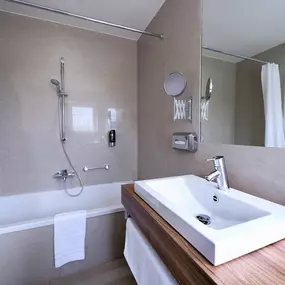 Guest room bath