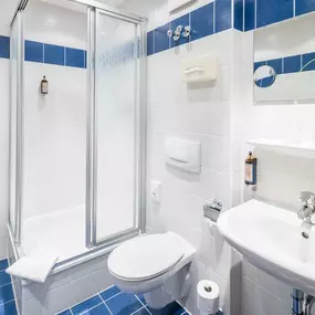 double room bathroom