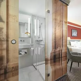 Guest room bath