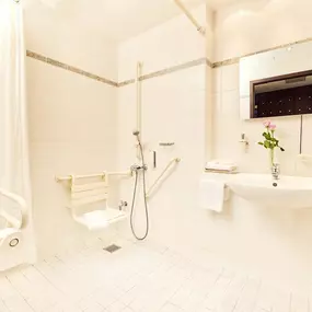 Guest room bath