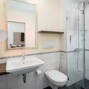 Guest room bath