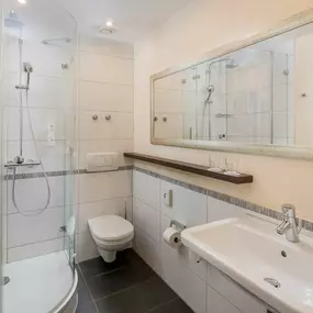 Guest room bath