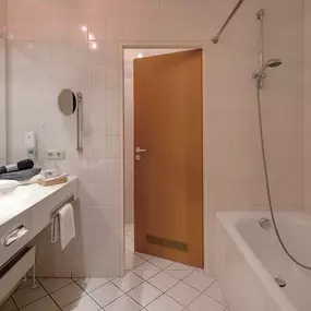 Guest room bath
