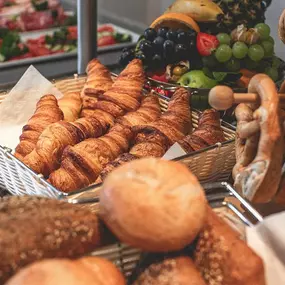 Bread Rolls, Croissants