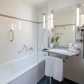 Suite bath