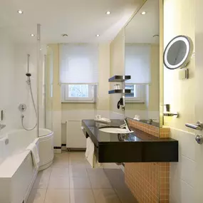 Guest room bath