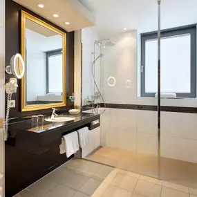 Guest room bath