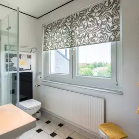 Guest room bath