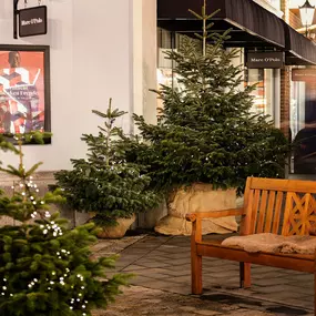 Tagesausflug in Schleswig Holstein. Shoppingausflug in das Designer Outlet Neumünster. Designer Marken zu Outlet Preisen; Weihnachtsgeschenke shoppen, festliche Atmosphäre, Weihnachtslounge, Weihnachtszeit, Weihnachtsbäume