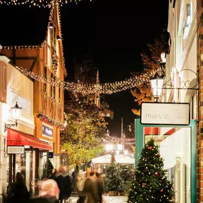 Tagesausflug in Schleswig Holstein. Shoppingausflug in das Designer Outlet Neumünster. Designer Marken zu Outlet Preisen; Weihnachtsgeschenke shoppen, Weihnachtslounge, festliche Atmosphäre, Shoppingerlebnis