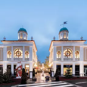 Tagesausflug in Schleswig Holstein. Shoppingausflug in das Designer Outlet Neumünster. Designer Marken zu Outlet Preisen; Weihnachtsgeschenke shoppen, festliche Atmosphäre, Weihnachtszeit, Eingang Phase 2