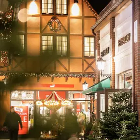 Tagesausflug in Schleswig Holstein. Shoppingausflug in das Designer Outlet Neumünster. Designer Marken zu Outlet Preisen; Weihnachtsgeschenke shoppen, festliche Atmosphäre, Weihnachtszeit, Karussell, Puma