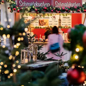 Tagesausflug in Schleswig Holstein. Shoppingausflug in das Designer Outlet Neumünster. Designer Marken zu Outlet Preisen; Weihnachtsgeschenke shoppen, festliche Atmosphäre, Weihnachtslounge, Glühwein, Crepe, Burger & Pommes, Schmalzgebäck, Rentier, Schlitten