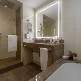 Badezimmer der Junior Suite im Maritim Hotel Würzburg